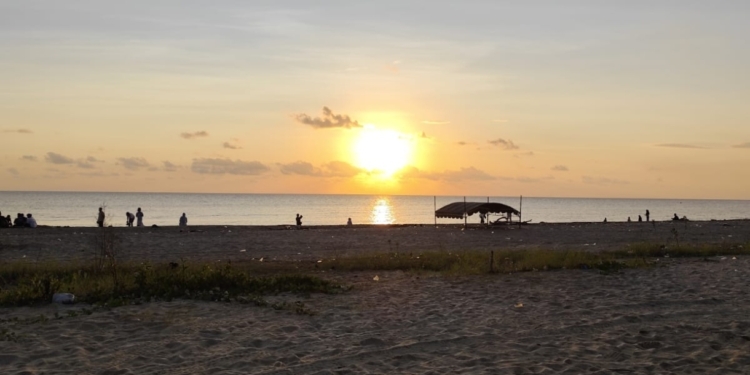 Hayu Liburan ke Pantai Batakan