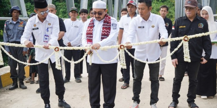 Wakil Bupati Kabupaten Banjar Resmikan Jembatan Kunti Di Kecamatan Telaga Bauntung