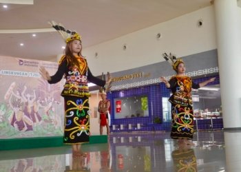 Berdayakan Komunitas Lokal, Bandara Syamsudin Noor Sulap Ruang Tunggu Jadi Panggung Seni