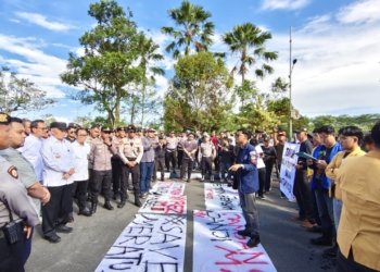 Temui Massa Aksi, Gubernur Muhidin Respons Isu Pendidikan, Meratus Hingga Sidomulyo