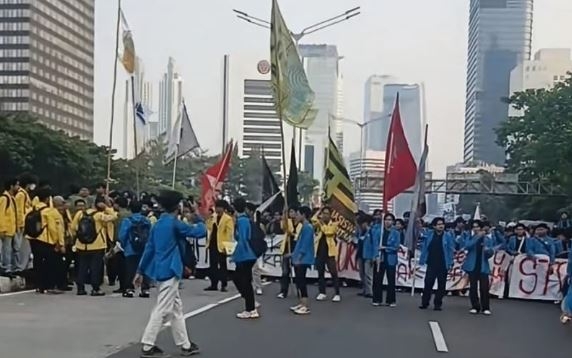 BEM UI dan FMN Gelar Aksi di Jakarta, Desak Pemerintah Turunkan BBM dan Hentikan Program MBG