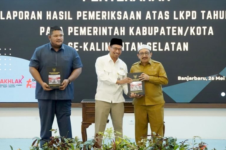 Ketua DPRD Kabupaten Banjar Dampingi Wakil Bupati Terima WTP, Bukti Pengelolaan Keuangan Daerah Semakin Akuntabel