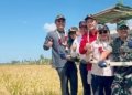 Waket I DPRD Kapuas Apresiasi Semangat Petani Dalam Panen Raya di Terusan Mulya