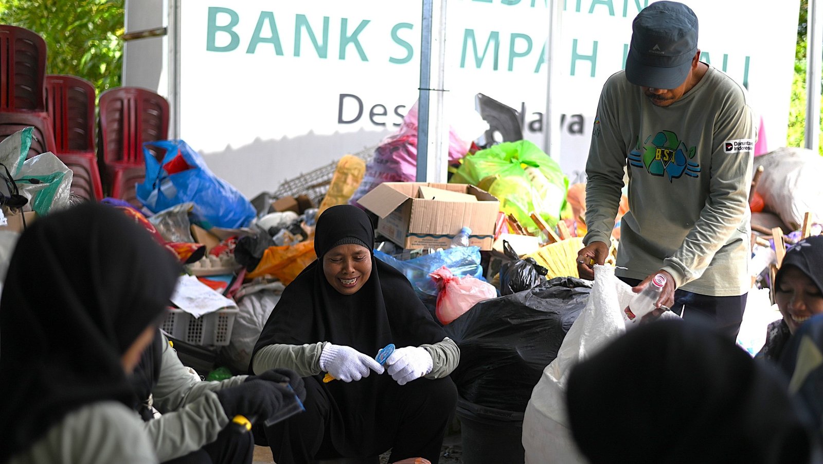 Program PLN Peduli, Ubah Sampah Menjadi Harapan Melalui Bank Sampah Jolali