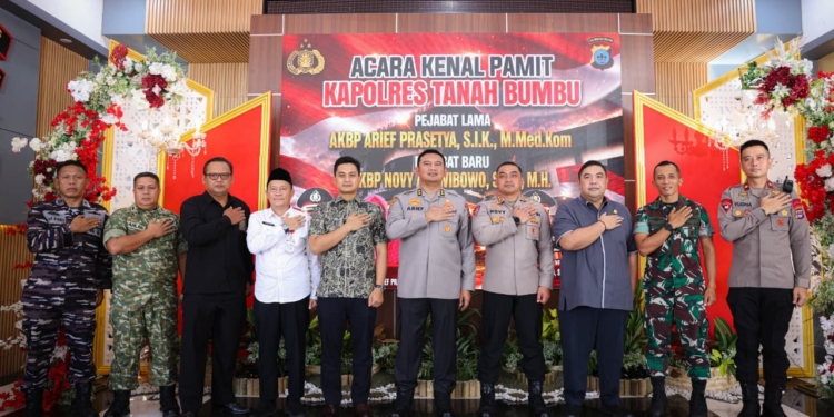 Ketua DPRD Tanah Bumbu Sambut Kapolres Baru dan Lepas Pejabat Lama, Harapkan Sinergitas Terus Berlanjut