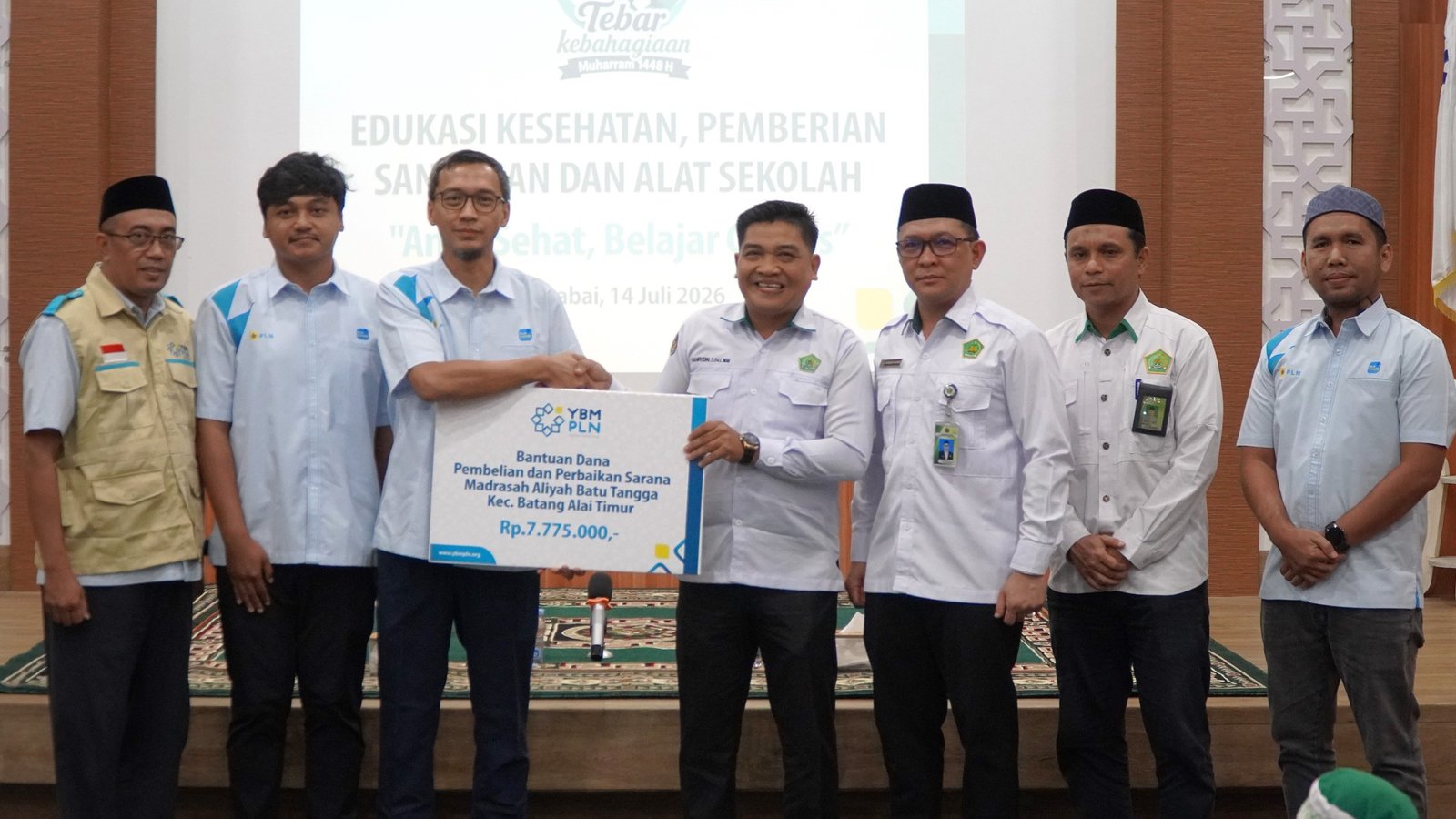 Tebar Kebahagiaan Muharram, YBM PLN Berbagi Santunan dan Edukasi Kesehatan di Batulicin dan Barabai