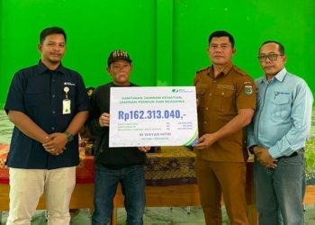 BPJS Ketenagakerjaan Batulicin Serahkan Manfaat Rp162,3 Juta kepada Ahli Waris Petani di Tanah Bumbu