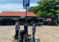 Cegah Semrawut dan Kemacetan Pasar, Dishub Balangan Pasang Rambu Parkir Resmi