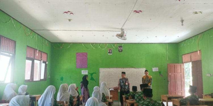 Pengawas Madrasah Pastikan MATAMUDA dan KBM di MTs Al Barkah Berjalan Sesuai Ketentuan