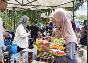 Warga Antusias Tukar Sampah Jadi Sembako di Rimba Mart