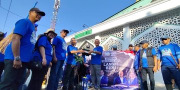 Partai Demokrat Banjarbaru Kompak Bersihkan, Cat hingga Tanami Pohon di Masjid Darul Huda
