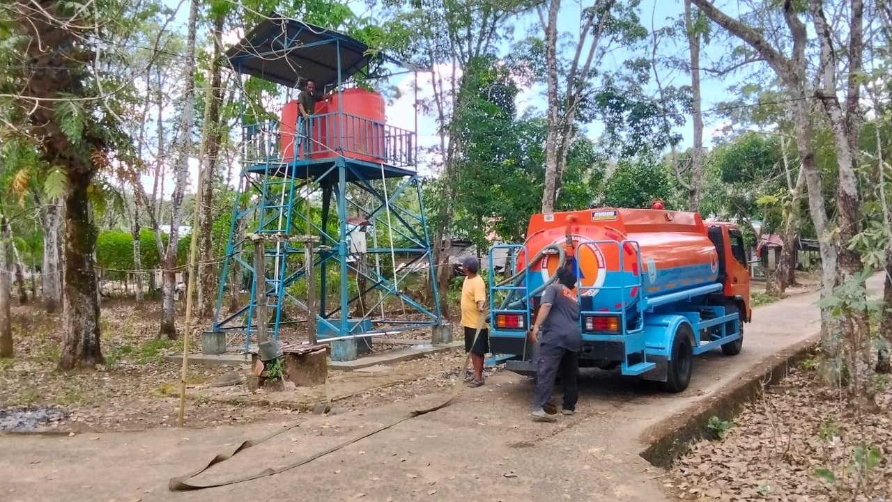 Penyaluran Air Bersih BPBD Banjar Jadi Solusi Darurat bagi Warga Pingaran Ulu yang Dilanda Krisis Air