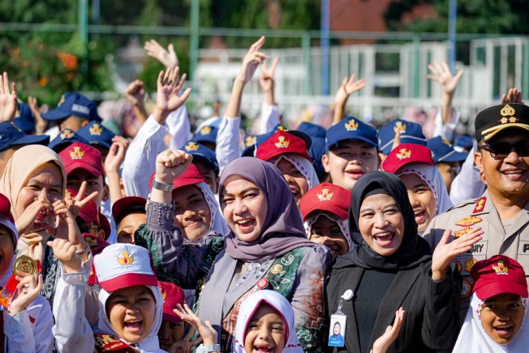 Perangi Fenomena Fatherless, Pemko Banjarbaru Wajibkan Ayah Terlibat Aktif di Sekolah Anak