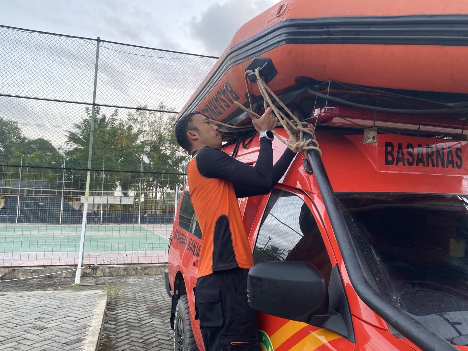 Berkejaran dengan Waktu, Tim SAR Hadapi Risiko Habitat Buaya dalam Pencarian Remaja di Tanah Bumbu