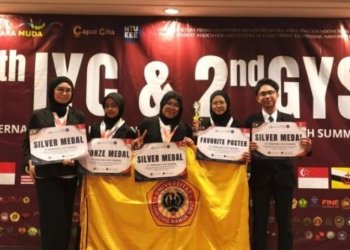 Taklukkan Panggung Singapura dengan Bahasa Inggris, Mahasiswa ULM Sulap Daun Galam dan Tiwadak Jadi Medali Internasional