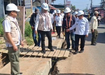 Wabup Banjar Tinjau Proyek Infrastruktur Sekumpul, Pastikan Jalan dan Drainase Dikerjakan Sesuai Standar