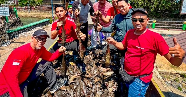 Bukan Lomba Biasa! Cara Kreatif Warga Banjarbaru Rayakan Kemerdekaan Berburu 2,4 Ton Ikan Invasif di Sungai