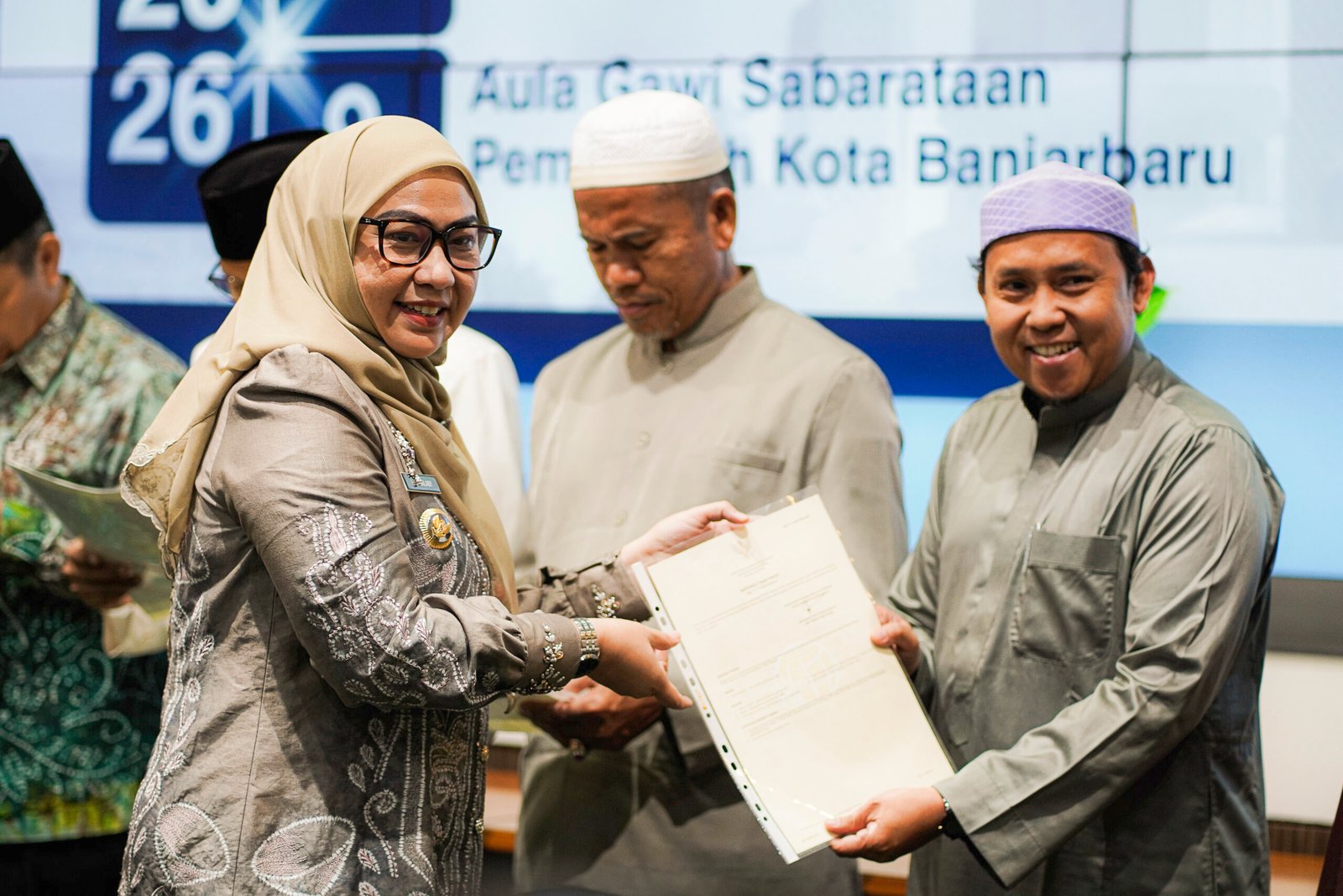 104 Sertifikat Tanah Wakaf Resmi Diserahkan ke puluhan Lembaga di Banjarbaru