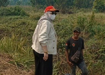 Lisa Halaby Temui Relawan Penanganan Karhutla Bagikan Ini