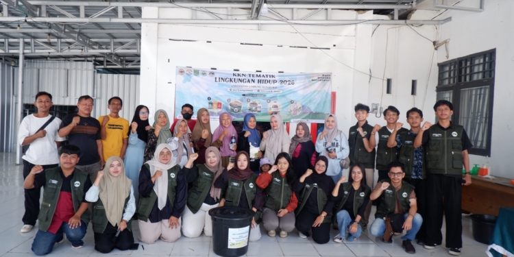 Mahasiswa KKN ULM Edukasi Pengelolaan Sampah di Desa Gunung Antasari, Libatkan Sekolah hingga Warga