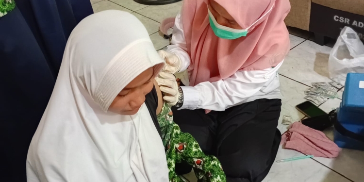 Cegah Kanker Serviks Sejak Dini, Puskesmas Juai Berikan Vaksin HPV kepada Siswi MTs Al Barkah Buntu Karau