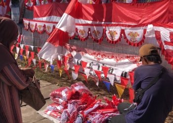 Jelang HUT RI ke-81, Pedagang Bendera di Banjarbaru Keluhkan Sepi Pembeli