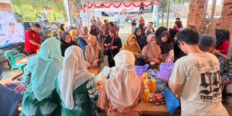 Pasar Murah di Desa Lingsir Disambut Antusias, Pemkab Balangan dan CSR PT BUMA Bantu Warga Dapatkan Sembako Lebih Murah