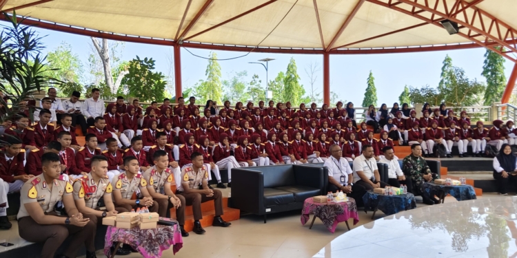 Taruna Akpol dan AAL Bekali Siswa Sekolah Rakyat dengan Pendidikan Karakter