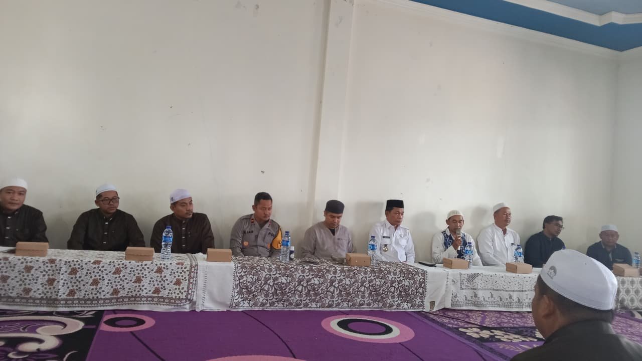 Bupati Balangan Serahkan Bantuan Pendidikan untuk 378 Santri Ponpes Nurul Muhibbin Halong, Ringankan Beban Orang Tua
