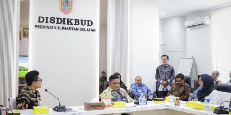 Komisi I DPRD Tanah Bumbu Fasilitasi 10 Kepala SMAN Mengadu ke Disdikbud Kalsel