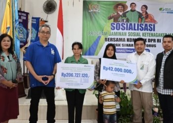 Sosialisasi BPJS Ketenagakerjaan, Sihar Sitorus Serahkan Kartu Gratis dan Santunan Rp42 Juta
