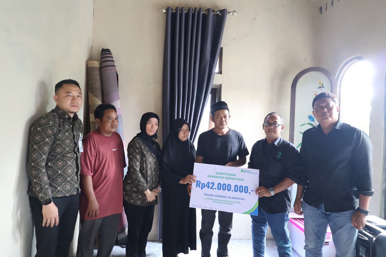 BPJS Ketenagakerjaan Batulicin Serahkan Santunan JKM Rp84 Juta untuk Dua Ahli Waris Pekerja Rentan di Tanah Bumbu