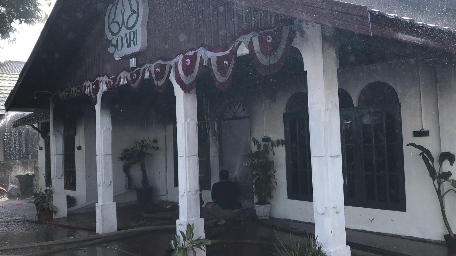 Cafe di Jalan Kasuari Banjarbaru Hangus Terbakar, Petugas Berjibaku Padamkan Api