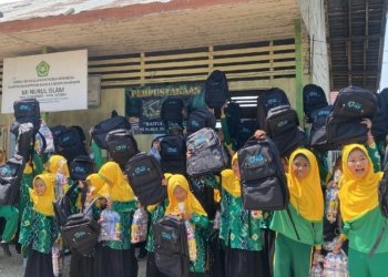 Semangat Kemerdekaan RI, YBM PLN Hadirkan Senyum Baru bagi 88 Siswa MI Nurul Islam Gambut