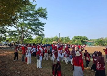 Jalan Sehat PGRI Juai Semarakkan HUT ke-81 RI, 360 Guru dan Pelajar Bergerak Bersama