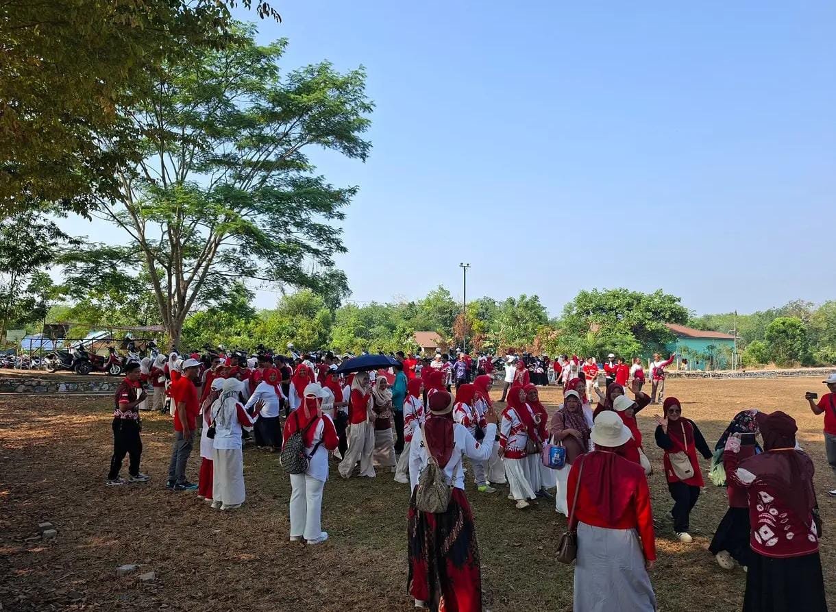 Jalan Sehat PGRI Juai Semarakkan HUT ke-81 RI, 360 Guru dan Pelajar Bergerak Bersama