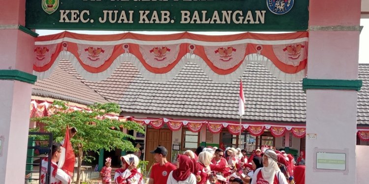 Semarak HUT ke-81 RI, TK Negeri Pembina Juai Gelar Jalan Sehat Bersama Siswa dan Orang Tua