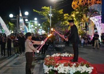 Kotabaru Diterangi Pawai Obor, Pesan Perjuangan Pahlawan Kembali Menggema
