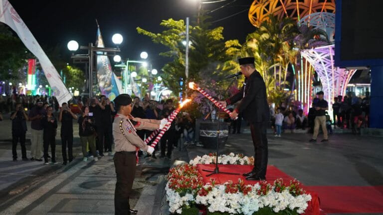 Kotabaru Diterangi Pawai Obor, Pesan Perjuangan Pahlawan Kembali Menggema