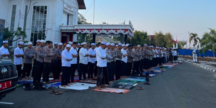 Salat Istisqa di Tengah Kemarau, Polres Balangan Ajak Warga Cegah Karhutla
