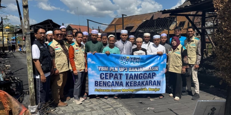 Peduli Sesama, YBM PLN Salurkan Bantuan bagi Korban Kebakaran Antasan Senor, Martapura