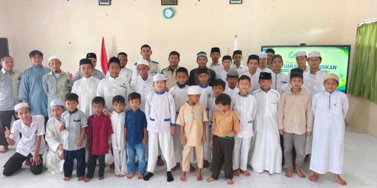 Peduli Pendidikan, YBM PLN Bantu 58 Santri Yatim dan Dhuafa di Palangka Raya
