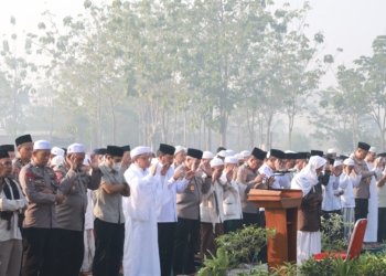 Kemarau dan Kabut Asap Makin Parah, Polda Kalsel Gelar Shalat Istisqa