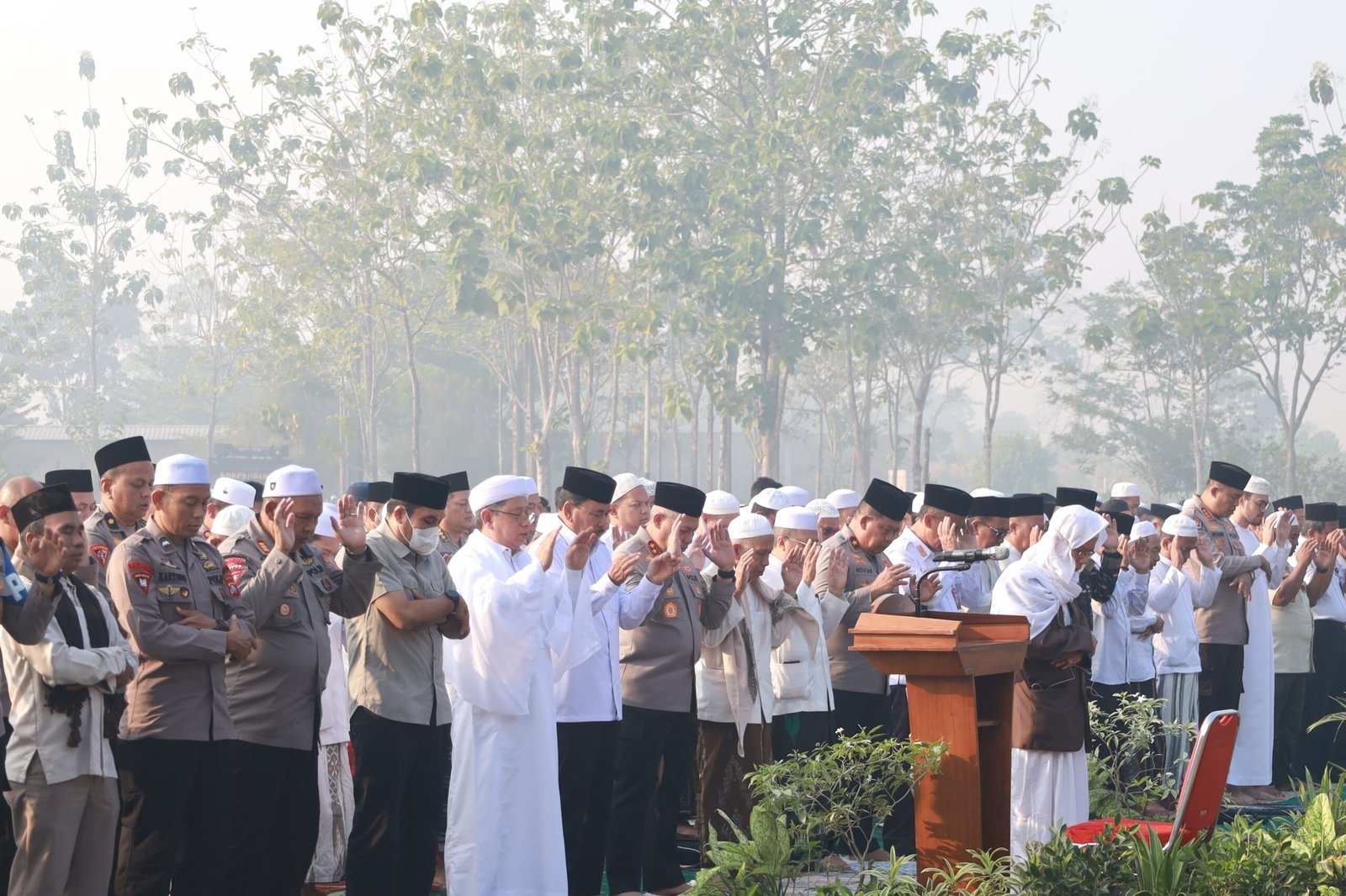 Kemarau dan Kabut Asap Makin Parah, Polda Kalsel Gelar Shalat Istisqa