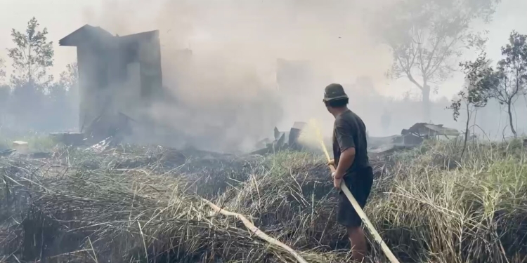 Kebakaran Lahan di Landasan Ulin Banjarbaru, Bangunan Penampungan Rongsokan Ludes