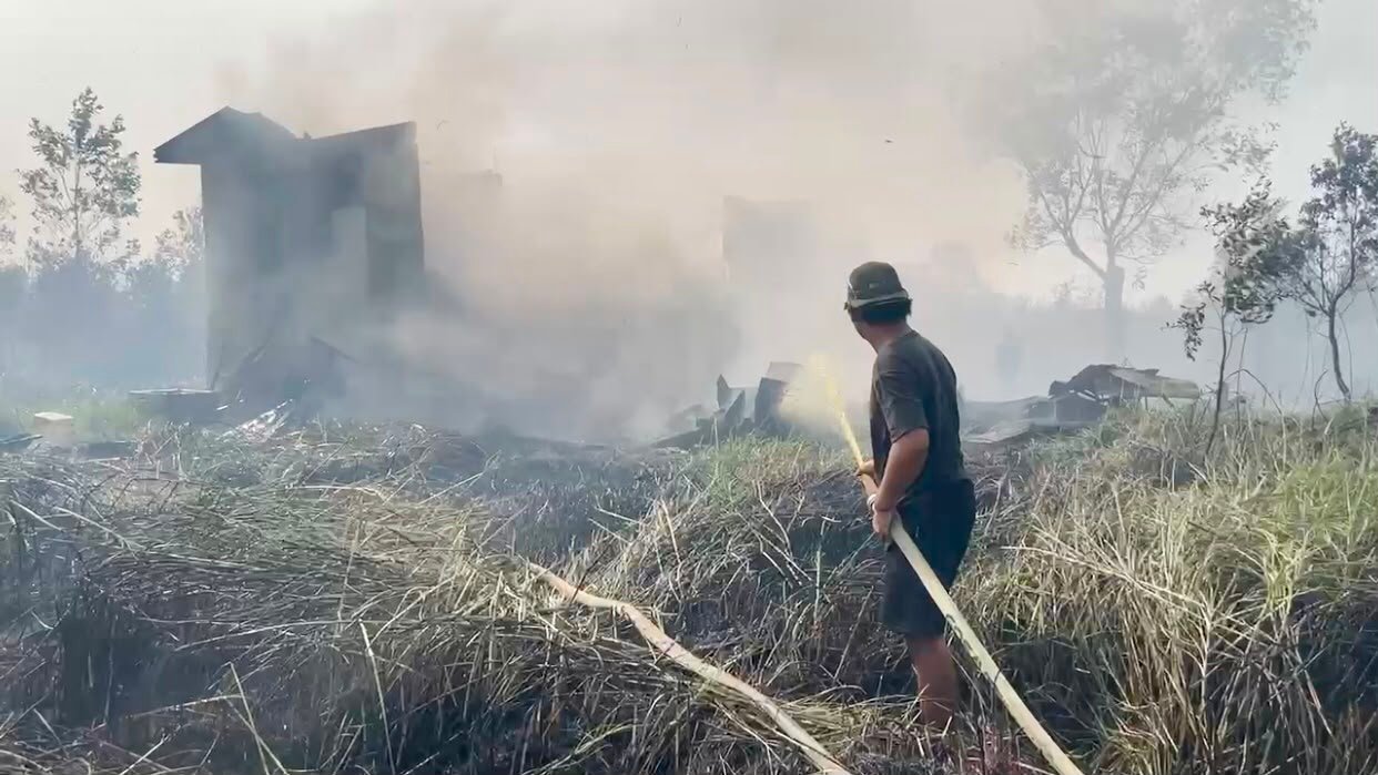 Kebakaran Lahan di Landasan Ulin Banjarbaru, Bangunan Penampungan Rongsokan Ludes