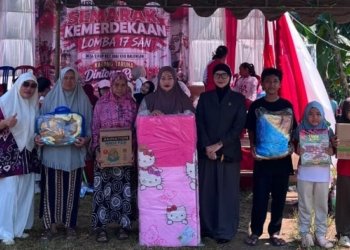 Nor Sita Maulida Meriahkan Pembagian Hadiah HUT RI di Desa Sirap