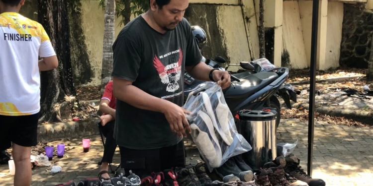 Jual Sepatu untuk Relawan Karhutla, Aksi Donasi di Banjarbaru Raup Rp9 Juta