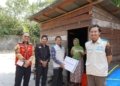 Jangkau Warga Seberang Sungai Arut, YBM PLN Bantu 14 Warga Dhuafa di Kotawaringin Barat