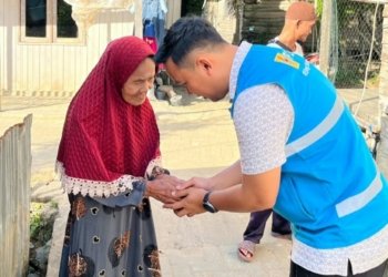 YBM PLN ULP Satui Santuni Lansia Dhuafa melalui Program Jumat Berkah
